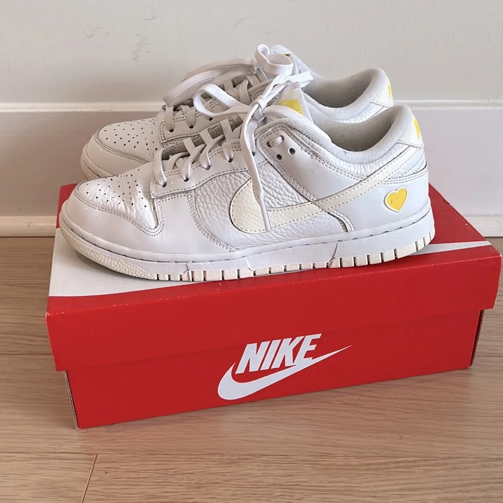 Nike dunk low - special limited edition Valentine’s Day 2023 - Picture 1 of 10